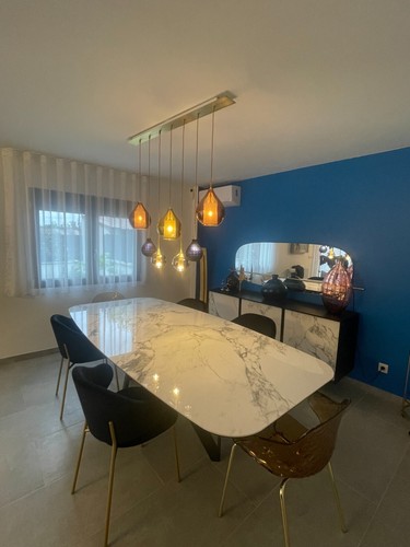 Salle manger table - a, buffet